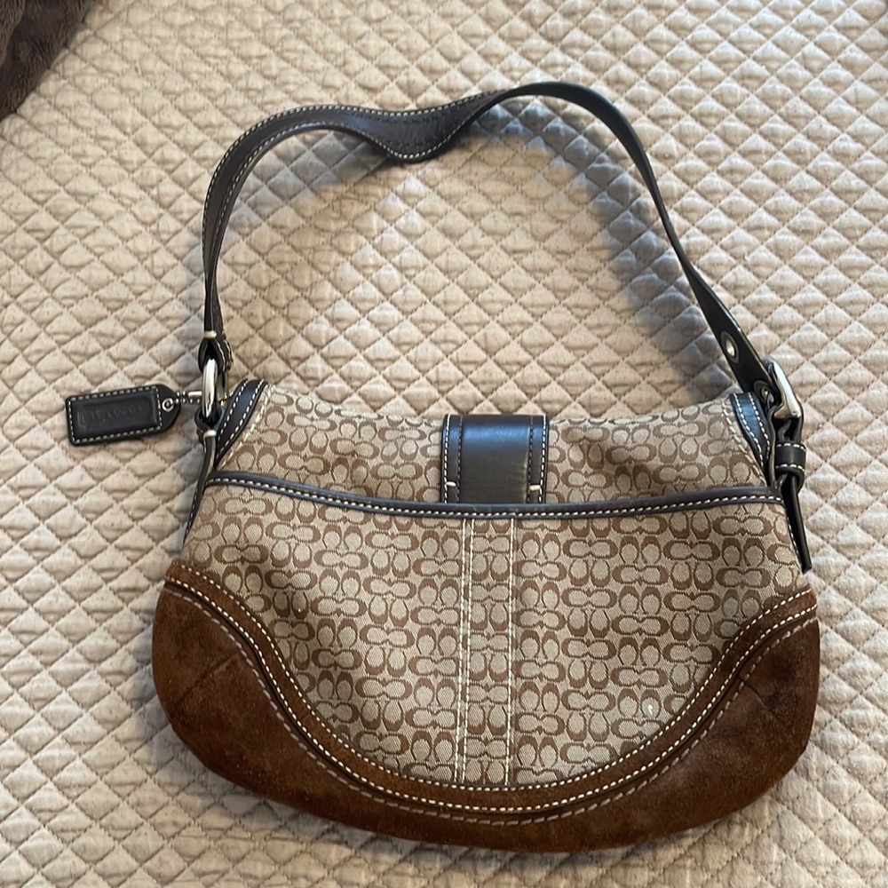 Brown Coach bag with belt buckle. - Picture 2 of 4